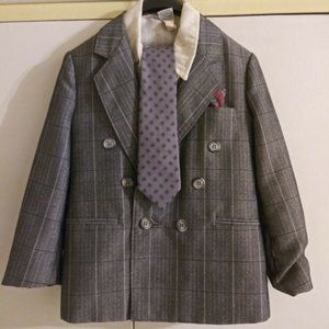 Boys - Young Classic Gray Boys Suit Size 5 Regular with 2 ties (Regular and Bow)